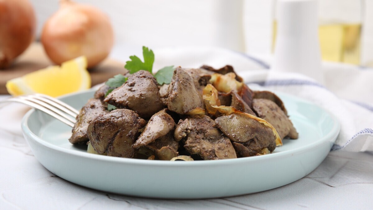 Не любите печень? Шеф-повара рассказали, как убрать из нее горечь и "металлический" привкус