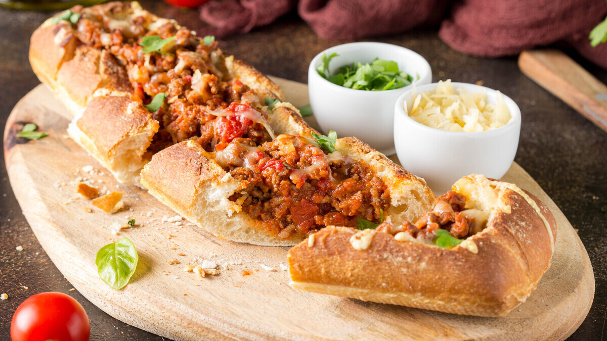 Запеченный багет с фаршем сохранил мне вечер: ужин — за 30 минут, еще и на завтрак останется Запеченный багет с фаршем сохранил мне вечер: ужин — за 30 минут, еще и на завтрак останется