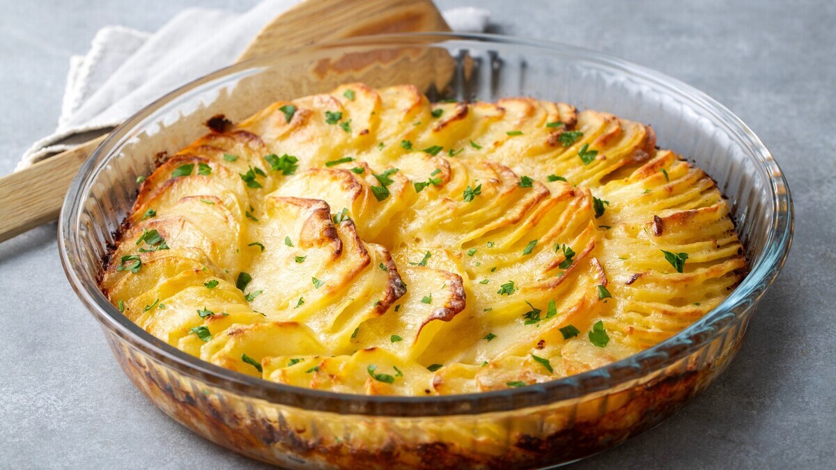 Этот картофель по-французски заменил пюре на праздниках: готовится без лишней возни и собирает похвалы от всех гостей 