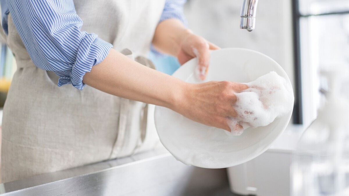 Эксперт Савчук раскрыла, как мыть посуду и не тратить зря воду и средство Эксперт Савчук раскрыла, как мыть посуду и не тратить зря воду и средство