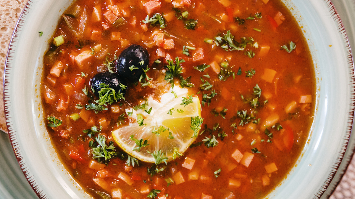 Однажды я готовила обычную солянку и вдруг поняла: вот пять секретов, которые меняют все Однажды я готовила обычную солянку и вдруг поняла: вот пять секретов, которые меняют все