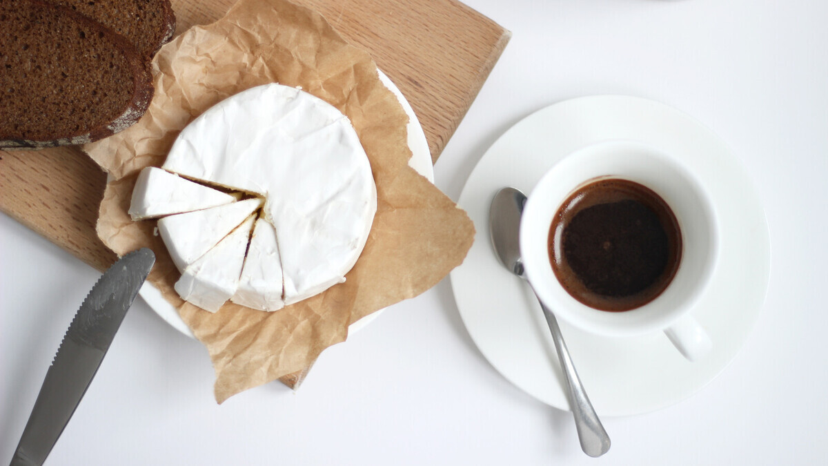 Кофе с камамбером захватил соцсети — выяснила, как повторить трендовый напиток