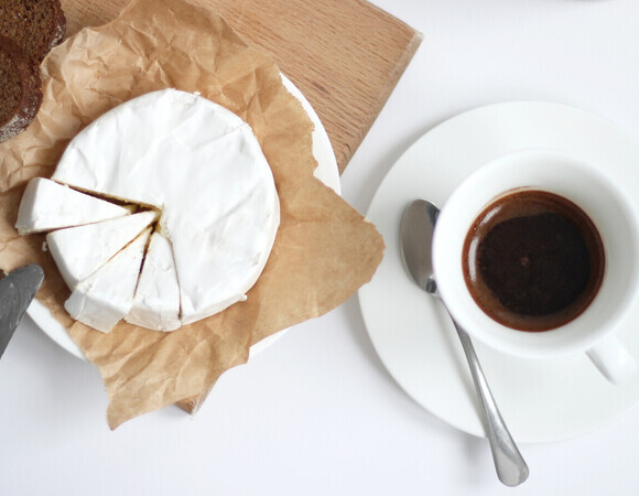 Кофе с камамбером захватил соцсети — выяснила, как повторить трендовый напиток