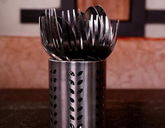 Их забывают мыть месяцами: эксперт Савчук объяснила, как часто чистить подставки для кухонных приборов