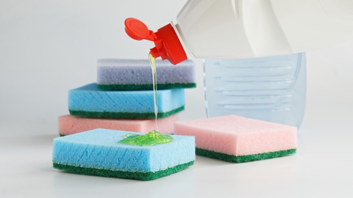 "Они очень вредные": эксперт назвала 3 опасных компонента в средствах для мытья посуды