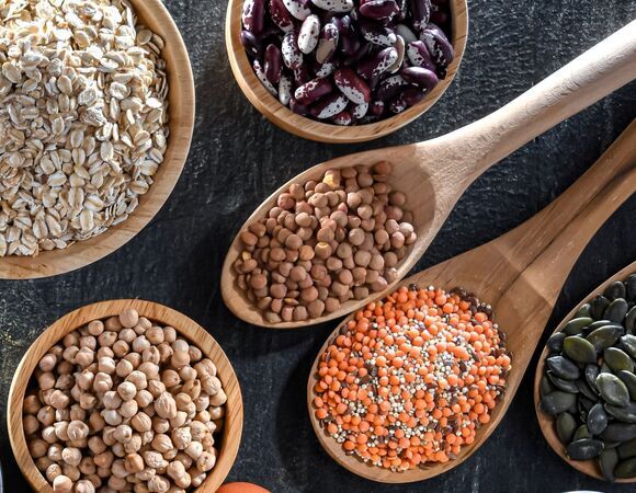 Соблюдаем Великий пост без голодовок и дефицитов: гастроэнтеролог назвала 4 растительные замены продуктов животного происхождения