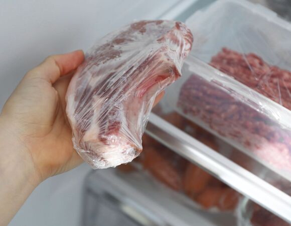 Как правильно замораживать мясо: эксперты назвали самый важный этап предварительной подготовки