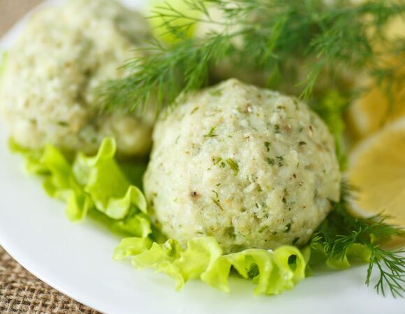 Когда хочу всех удивить, готовлю рыбные шарики в фольге: добавляю "секретный" ингредиент ради сочности и нежного вкуса