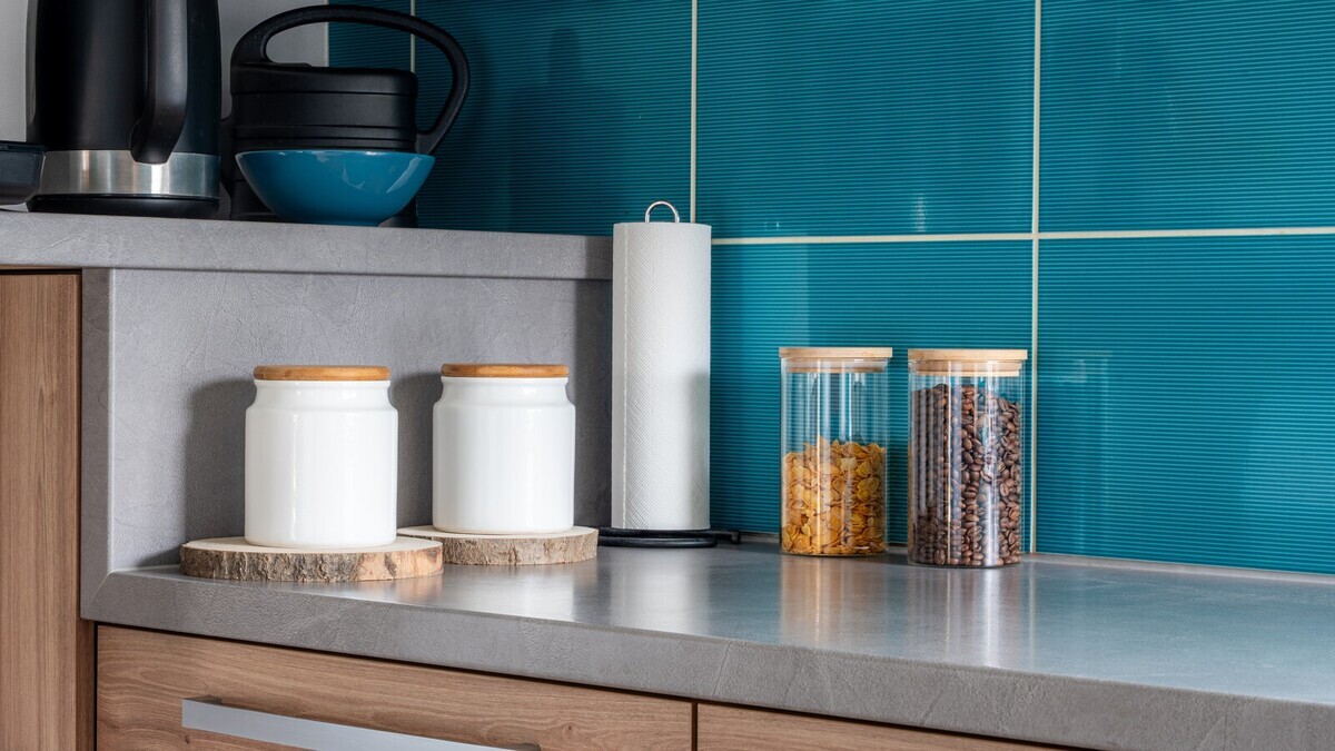 4 приема навсегда избавили меня от хаоса на столешнице — на кухне блеск и чистота 