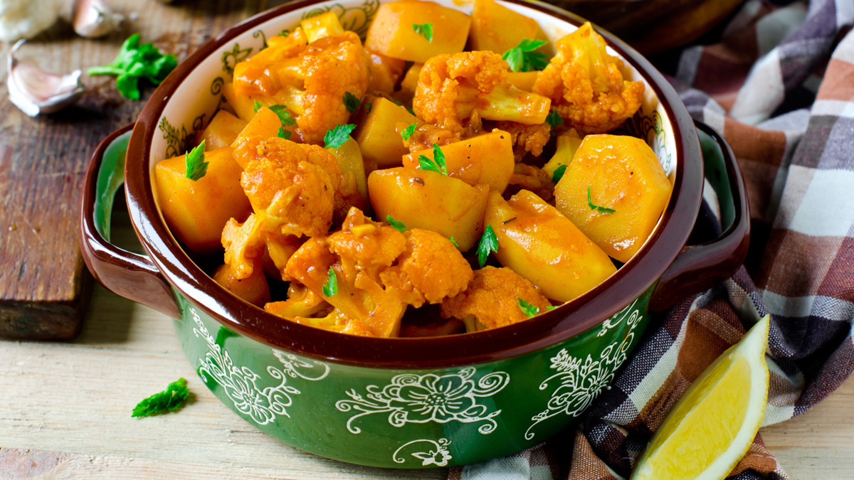 Чем удивить гостей без мяса? Карри из цветной капусты и картофеля — всегда успех Чем удивить гостей без мяса? Карри из цветной капусты и картофеля — всегда успех