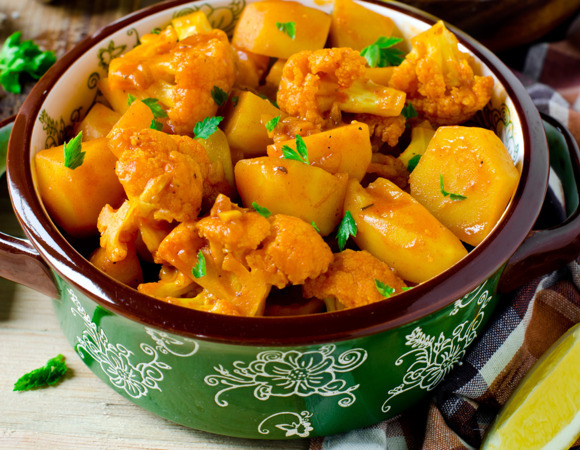Чем удивить гостей без мяса? Карри из цветной капусты и картофеля — всегда успех