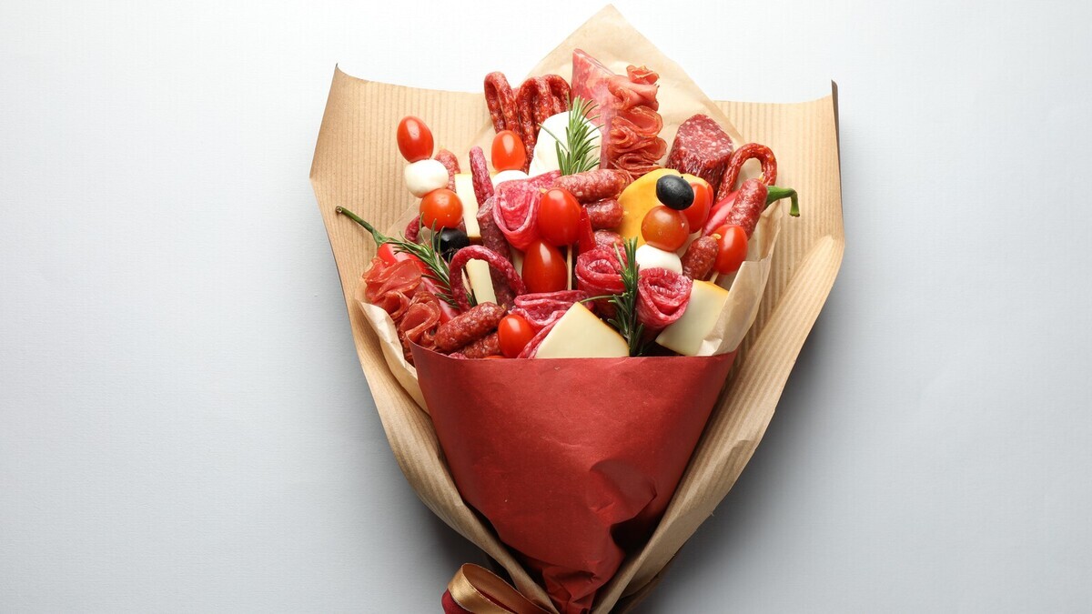 Безопасно ли дарить съедобные букеты на 8 марта — эксперты "Живой еды" проверили и дали советы