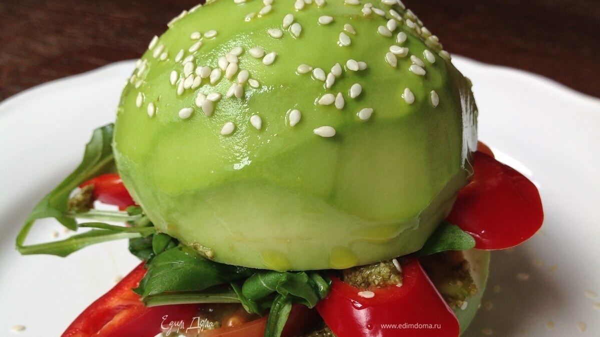 Гости раскрыли рты от удивления: как я приготовила необычный веганский "бургер" не только без мяса, но и без хлеба