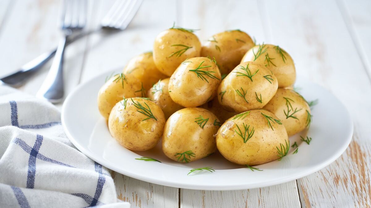 Какой картофель полезнее — в мундире или очищенный? Ответ дала врач-диетолог Дарья Русакова