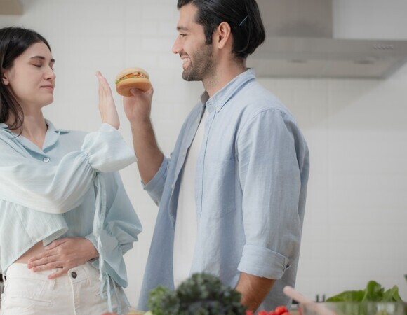 Ем все подряд и худею: психолог объяснила, почему отказ от диет помогает сбросить вес - тест