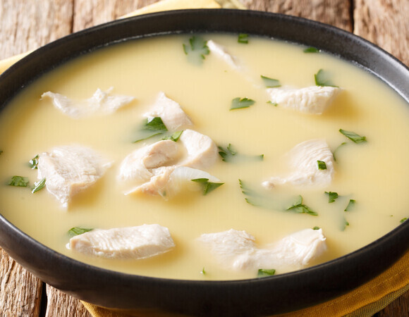 Суп из топора: готовлю сытнейшую чихиртму, когда в холодильнике только лук, яйца да курица