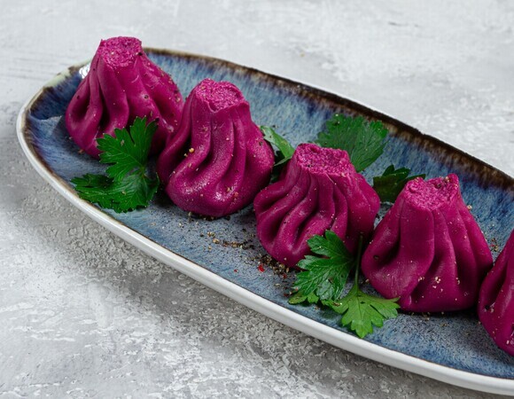 Вместо букета — постные цветные хинкали: взяла тофу, кукурузу и повторила самое яркое блюдо к 8 марта 