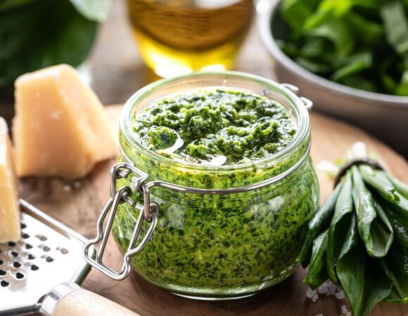 Когда лень бежать в магазин: сделала соус песто у ужину своими руками — всего 3 шага, даже устать не успела