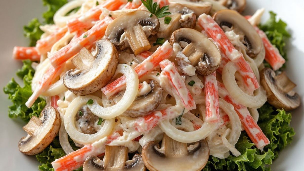 Беру самые дешевые крабовые палочки и делаю закуску, как в кафе: это оригинальное блюдо из 3 ингредиентов оценили все