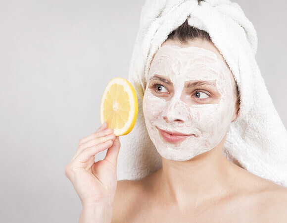 Какие домашние маски для лица опасны? Косметолог Аюпова: "Получают пигментные пятна или даже ожоги"