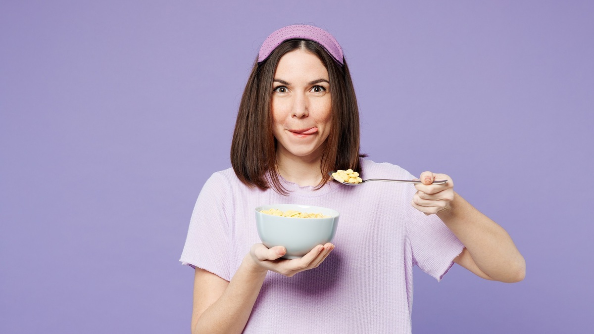 Еда и сон: какие продукты помогают высыпаться