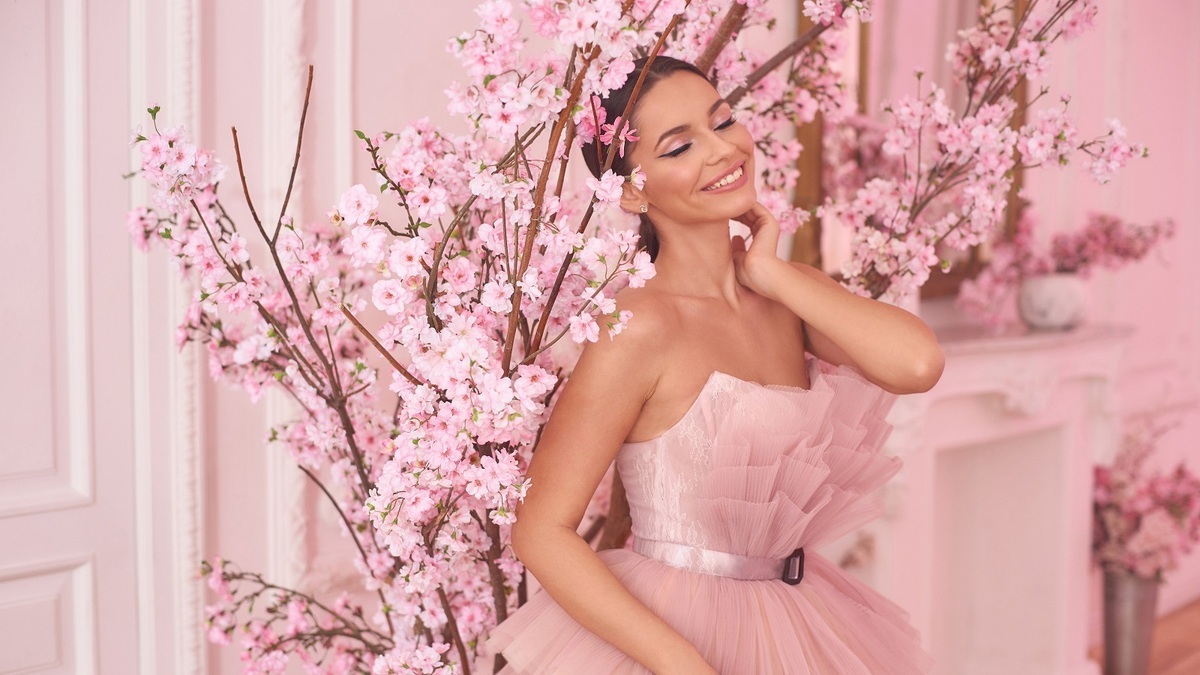 Цветочный бунт и бельевой стиль: во что одеваться этой весной