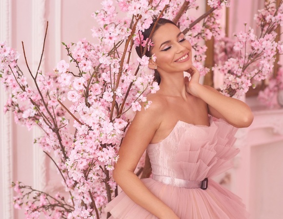 Цветочный бунт и бельевой стиль: во что одеваться этой весной