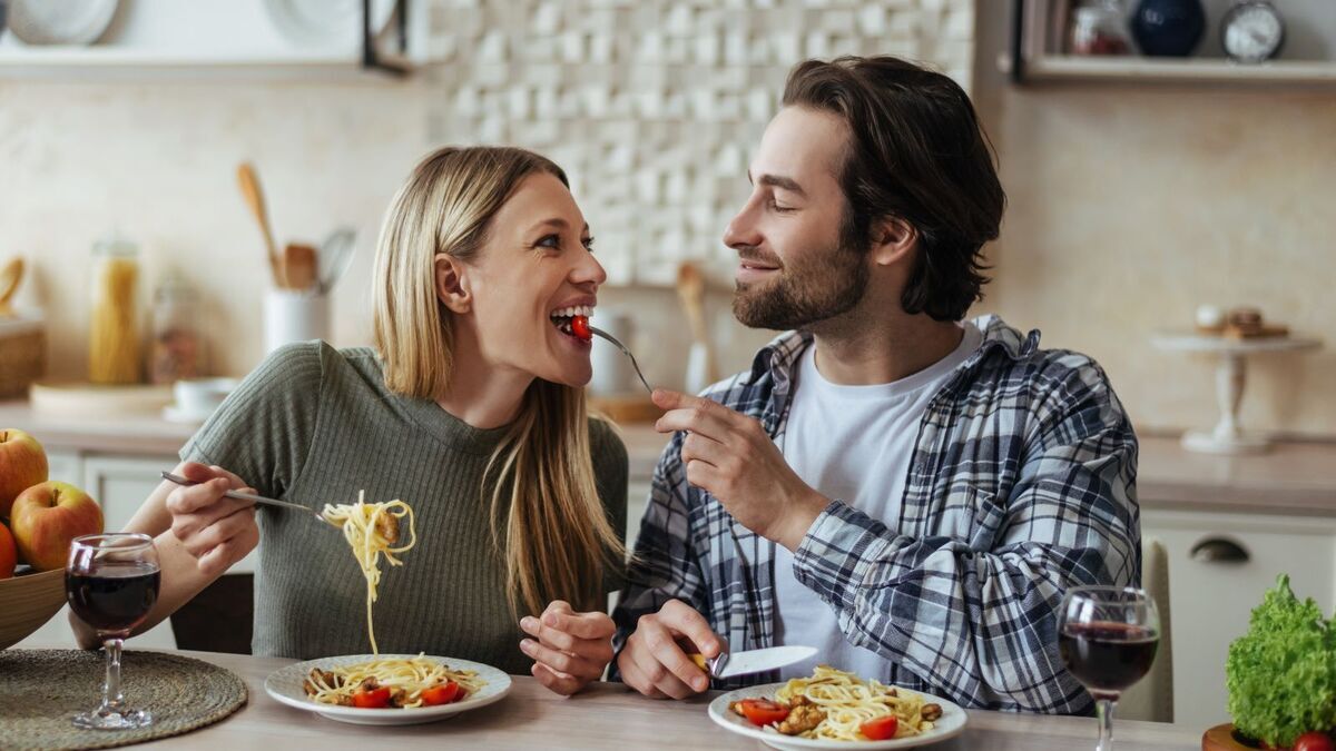 Завтрак, обед и ужин на 8 марта мужскими руками: "Едим Дома" составили рейтинг блюд для любимых женщин