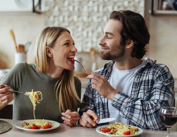 Завтрак, обед и ужин на 8 марта мужскими руками: "Едим Дома" составили рейтинг блюд для любимых женщин