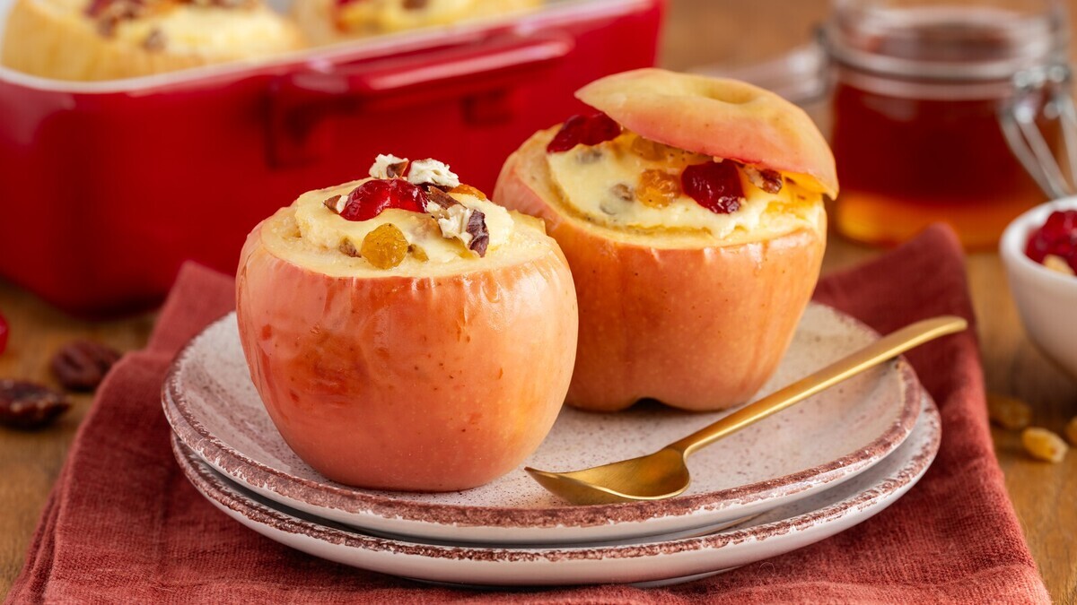 Захотелось сладкого — готовлю яблоко с творогом: десерт за 10 минут "перебивает" тягу к шоколадкам 