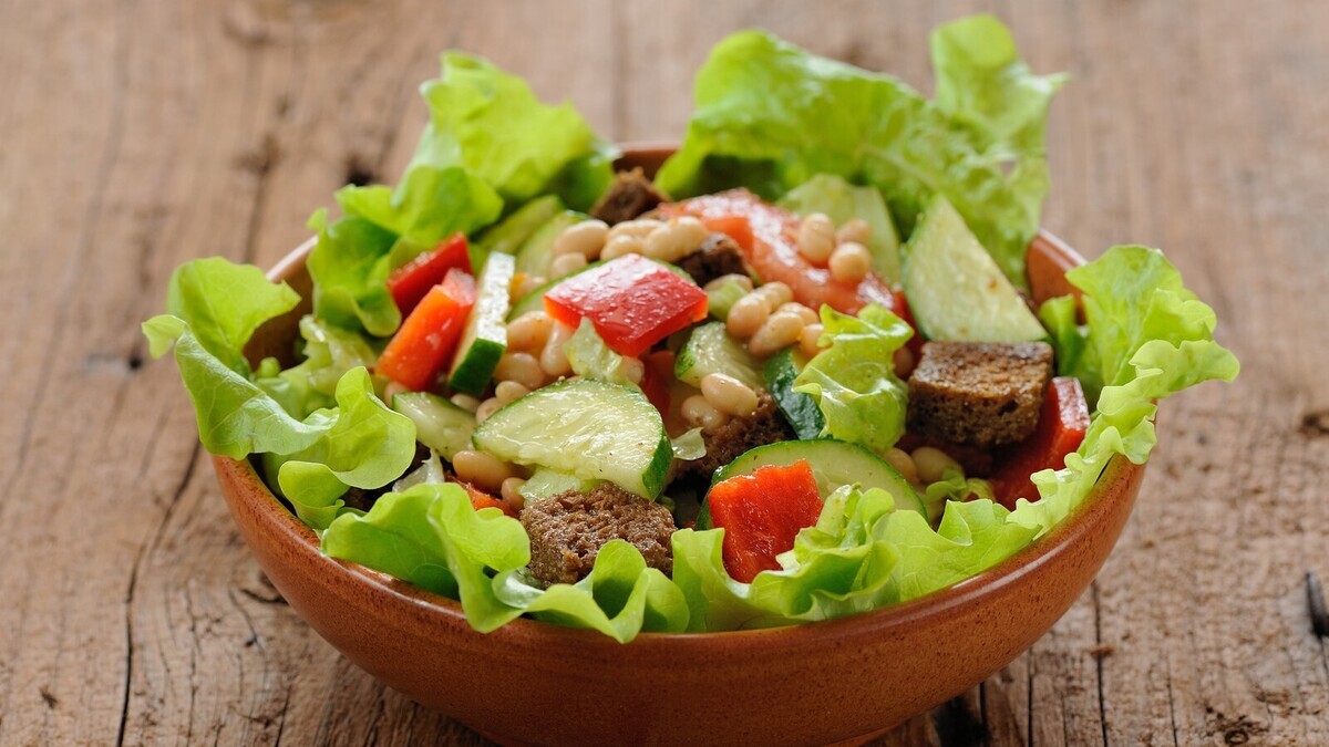 Салат из помидоров с бородинским хлебом готовлю, когда в холодильнике почти пусто: объедение!