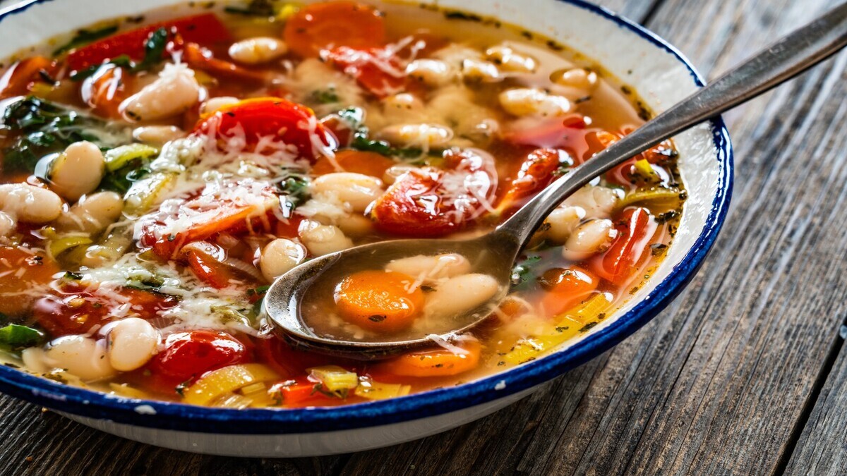 Открыла для себя постный суп с фасолью — теперь варю его каждую неделю: домашние решили, что он с мясом