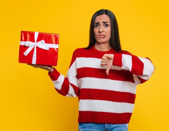 Эти подарки на 8 Марта женщины ненавидят больше всего: антирейтинг, который спасет ваши отношения