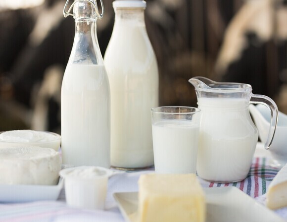 Названы минимум 3 молочных продукта, которые укрепляют кости лучше обычного молока