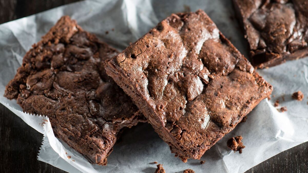 Проще только не готовить вообще: этот шоколадно-овсяный пирог покорил мое сердце и вкусовые рецепторы