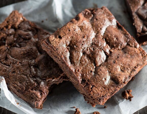 Проще только не готовить вообще: этот шоколадно-овсяный пирог покорил мое сердце и вкусовые рецепторы