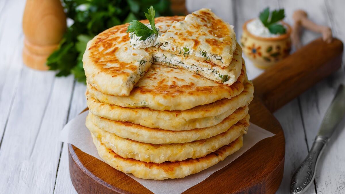 Обжарила с двух сторон и подала: делаю "ленивые" хачапури на сковороде — муж попробовал и побежал за цветами