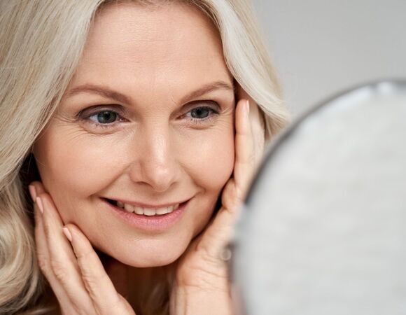 Кожа сохнет и шелушится? Топ-6 продуктов для увлажнения, которые спасут красоту и поддержат здоровье изнутри