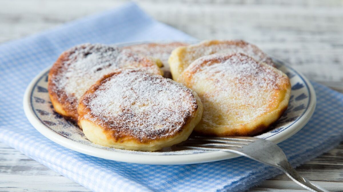 Как Гордон Рамзи превращает обычные банановые оладьи в ресторанное блюдо: 3 шага — и в тарелке изысканный завтрак