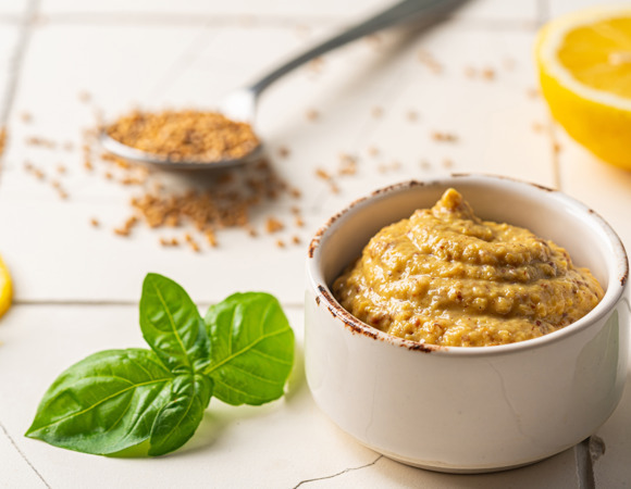 Попробовала сделать дижонскую горчицу — теперь всегда держу баночку в холодильнике на всякий случай