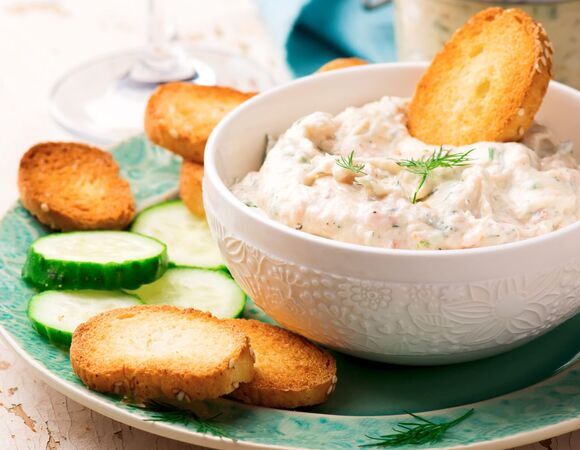 Когда я приготовила эту орехово-сырную намазку, домашние буквально носили меня руках: теперь проблема с завтраками решена