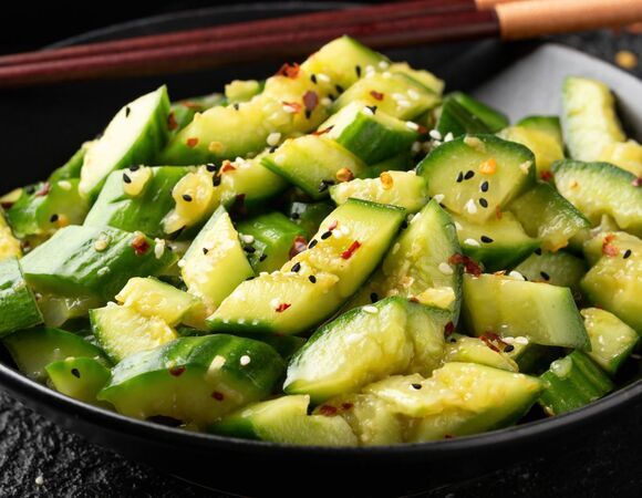 Гости ахнули, попробовав этот свежий огуречный салатик: приготовила заранее и в день Х не парюсь