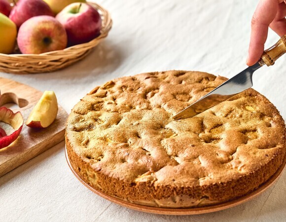 Нужно очищать яблоки для шарлотки или нет — шеф-повар Логинов раскрыл нюанс традиционного рецепта