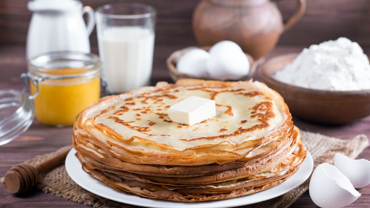 Не выкидываем скисшее молоко: почему на "задумавшемся" продукте — блинчики более вкусные?