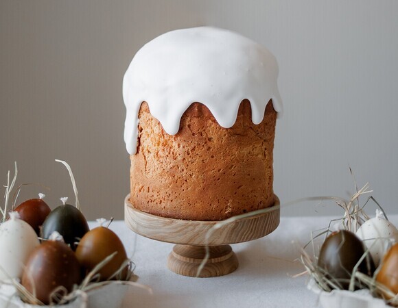 Белая глазурь для кулича из 3 ингредиентов не течет и не осыпается: доверяю простому рецепту