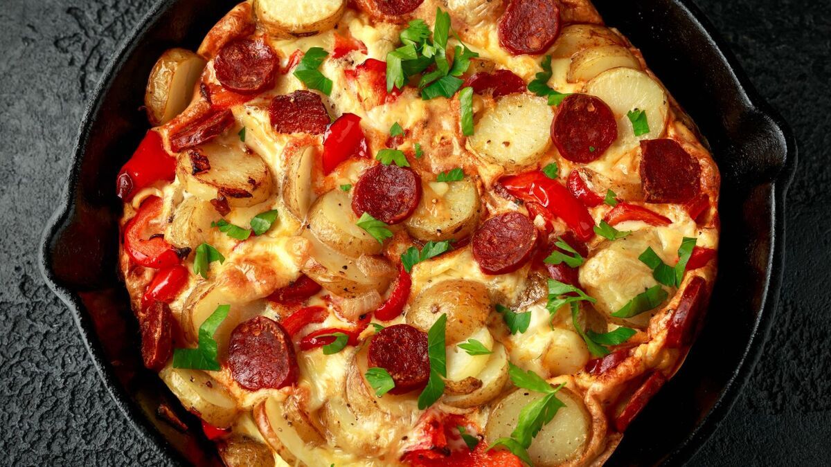 Взяла самые обычные сосиски и превратила в изысканное блюдо: теперь муж и дети на завтрак требуют мою фриттату Взяла самые обычные сосиски и превратила в изысканное блюдо: теперь муж и дети на завтрак требуют мою фриттату