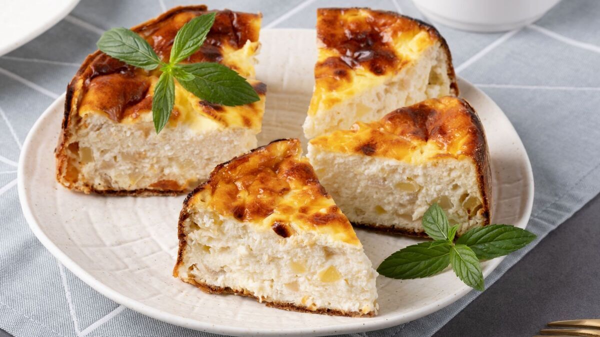 Намешала и залила в форму, а остальное духовка делает за меня: самая быстрая творожная запеканка на завтрак — 5 минут и готово!