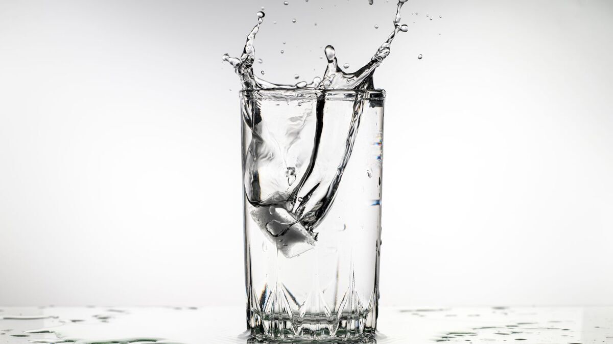 Как приучить себя пить больше воды: настраиваем оптимальную гидратацию организма за 5 шагов