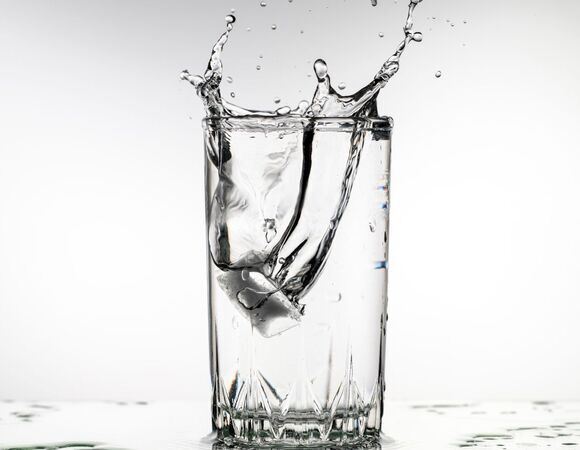 Как приучить себя пить больше воды: настраиваем оптимальную гидратацию организма за 5 шагов
