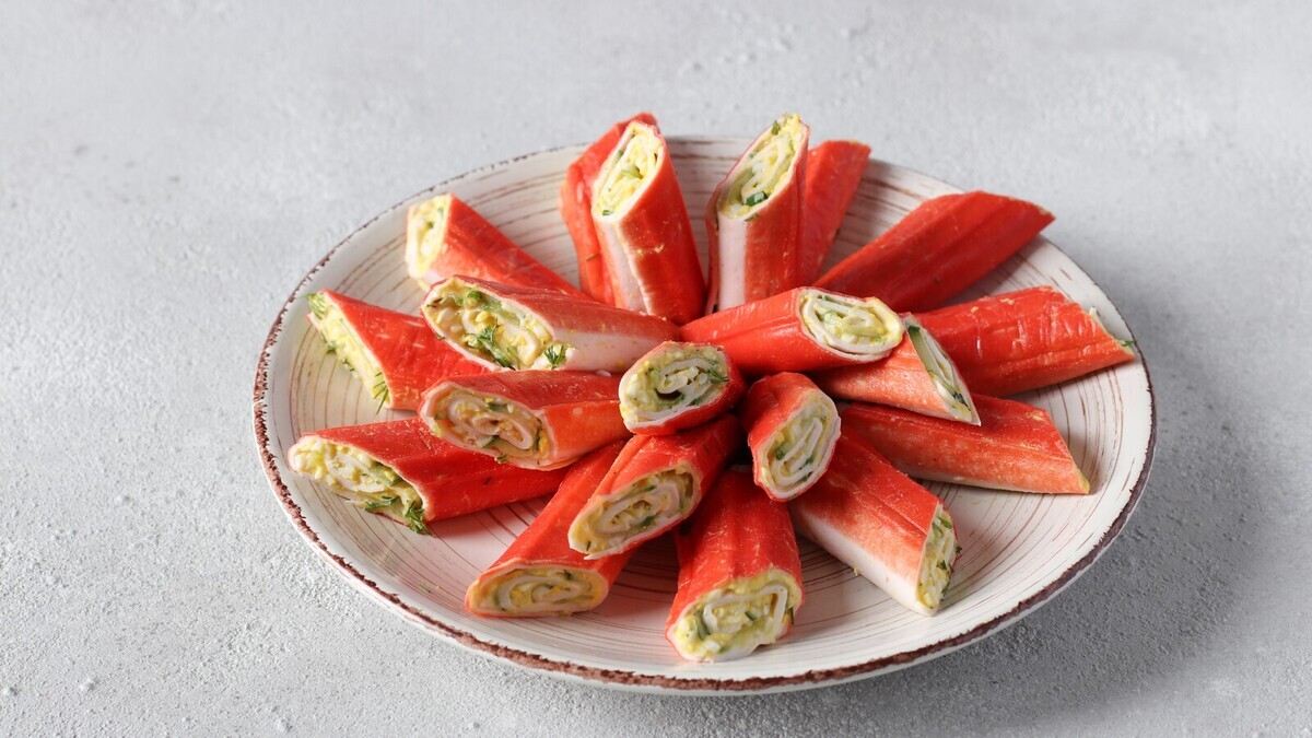 Приготовила крабовые палочки по-новому — проверено, такие рулетики обожают и взрослые, и дети Приготовила крабовые палочки по-новому — проверено, такие рулетики обожают и взрослые, и дети